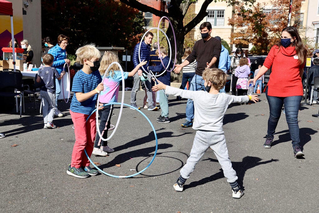 kids playing at the vaccination pop-yp