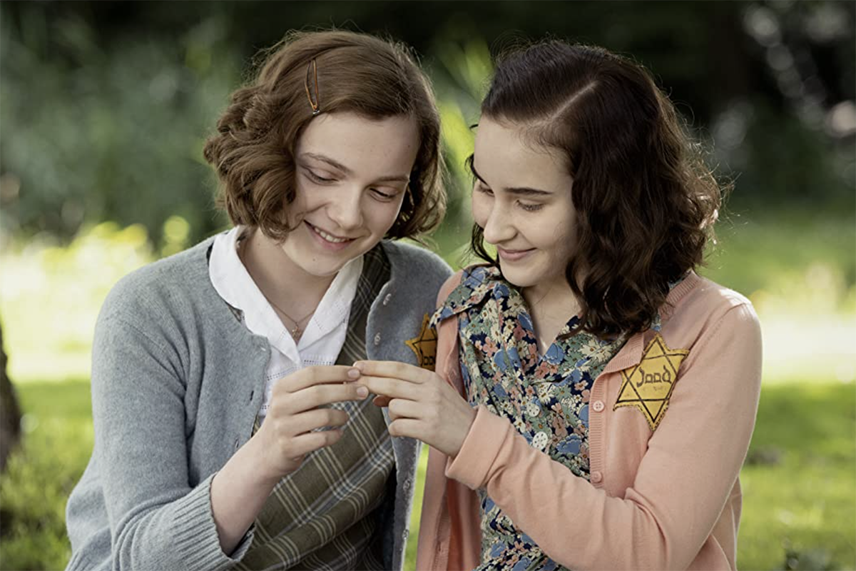 Hannah Goslar and Anne Frank in the movie "My Best Friend Anne Frank"