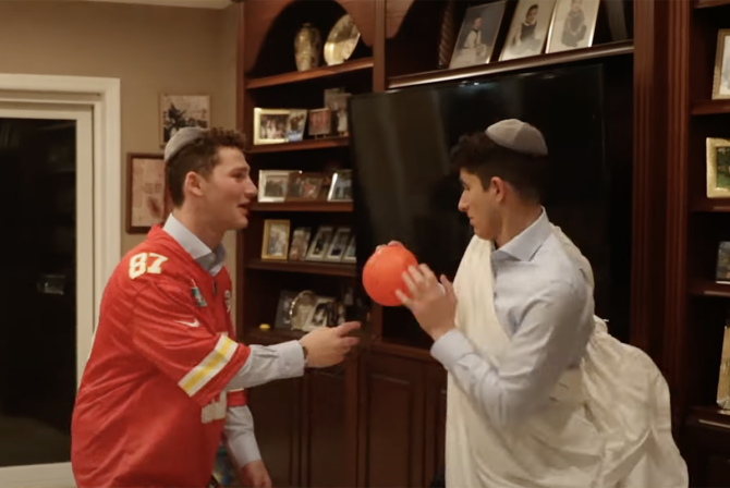 Try Stomping to This Classic Israeli Hanukkah Song. Trust Me.