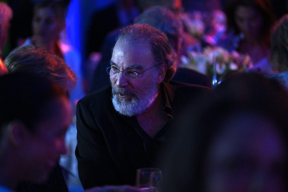 NEW YORK, NEW YORK - JUNE 05: Mandy Patinkin attends the 38th HSS Tribute Dinner at American Museum of Natural History on June 05, 2023 in New York City.