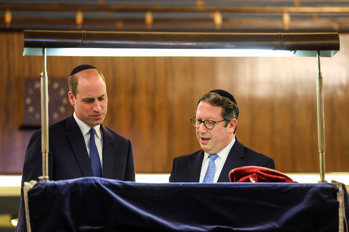 Rabbi Daniel Epstein shows Britain's Prince William, Prince of Wales a 17th century Torah scroll during a visit to the Western Marble Arch Synagogue, in London, on February 29, 2024. (Photo by Toby Melville / POOL / AFP) (Photo by