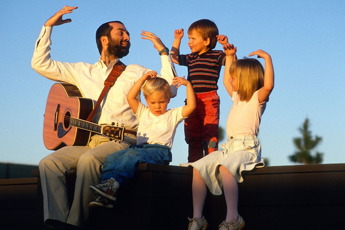 LOS ANGELES, CA - SEPTEMBER 10: Raffi Cavoukian, CM OBC better known by Raffi, is an Egyptian-born Canadian singer-songwriter, author, essayist, and anti-war activist of Armenian descent entertains some children after a concert September 10, 1989 Los Angeles, California