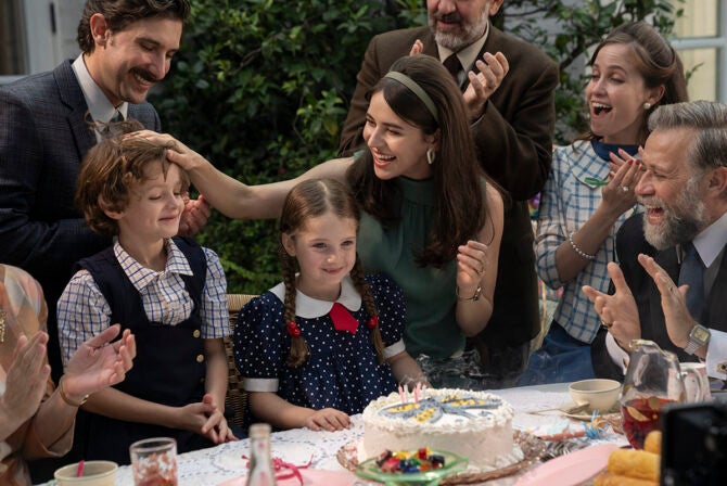 Nadie Nos Vio Partir. (L to R) Emiliano Zurita as Leo, Alexander Varela as Isaac, Marion Sirot as Tamara, Tessa Ia as Valeria, Natasha Dupeyrón as Gabriela, Juan Manuel Bernal as Samuel in Nadie Nos Vio Partir. Cr. Toya Sarno / Netflix ©2025