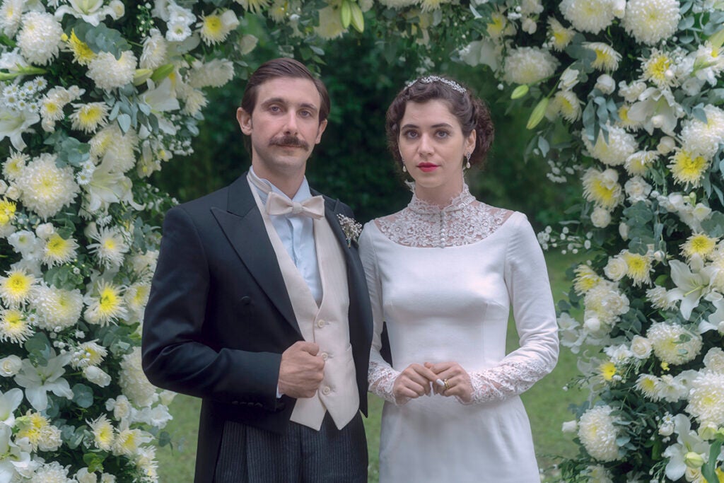 Nadie Nos Vio Partir S1. (L to R) Emiliano Zurita as Leo, Tessa Ia as Valeria in Nadie Nos Vio Partir S1. Cr. Toya Sarno/Netflix ©2025