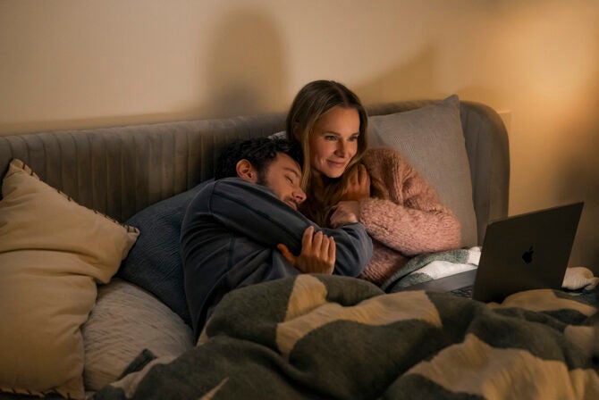 Nobody Wants This. (L to R) Adam Brody as Noah, Kristen Bell as Joanne in episode 201 of Nobody Wants This. Cr. Erin Simkin/Netflix © 2025