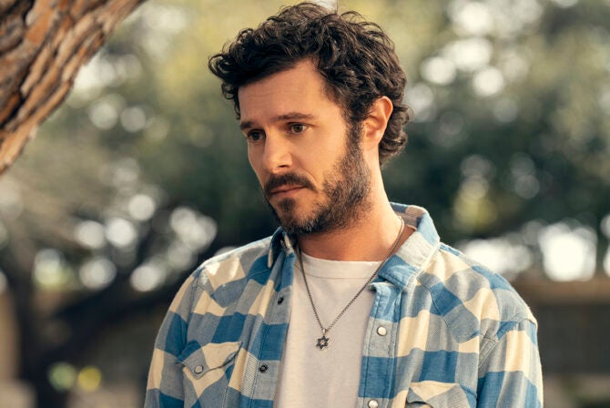 Nobody Wants This. Adam Brody as Noah in episode 202 of Nobody Wants This.